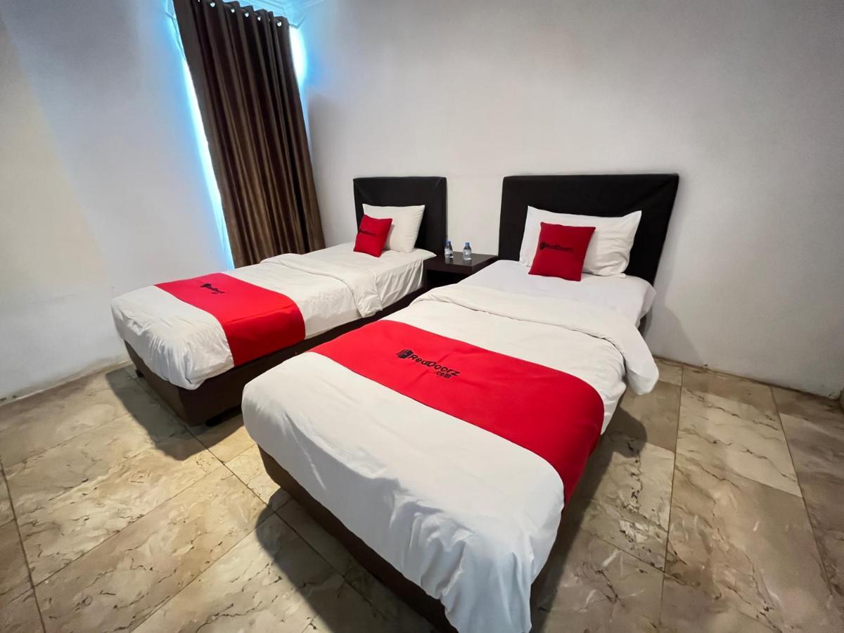 Reddoorz Near Kantor Walikota Manado Zewnętrze zdjęcie